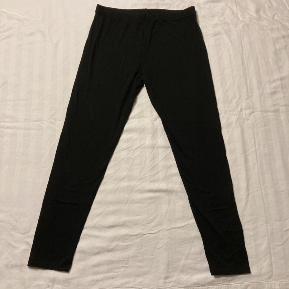 Black Leggings. Medium. Moda International.